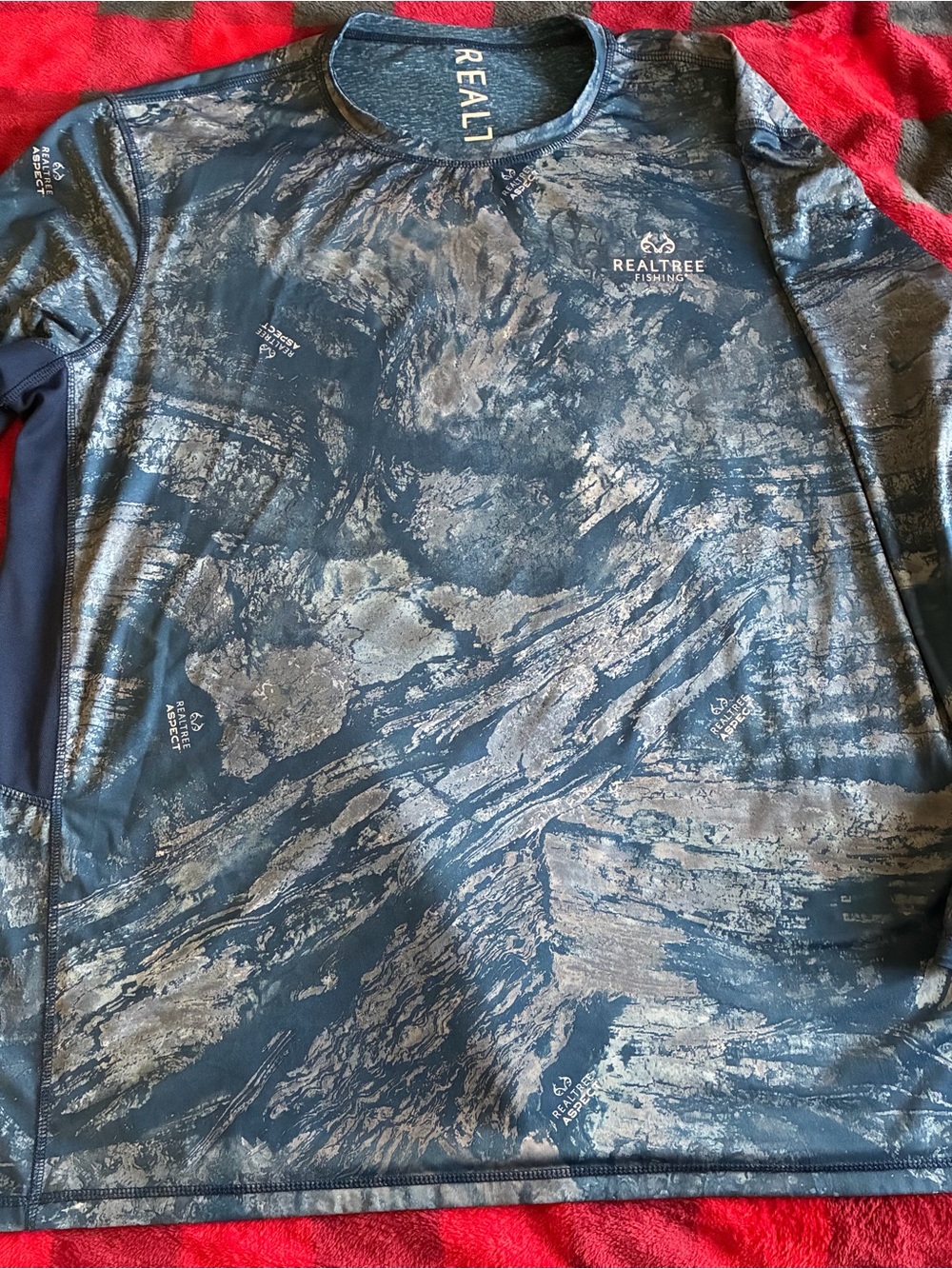 Realtree Men's Blue and Gray Camo Long Sleeve Reversible Performance Top